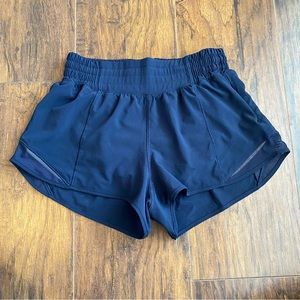 Lululemon hotty hot shorts high rise 2.5”